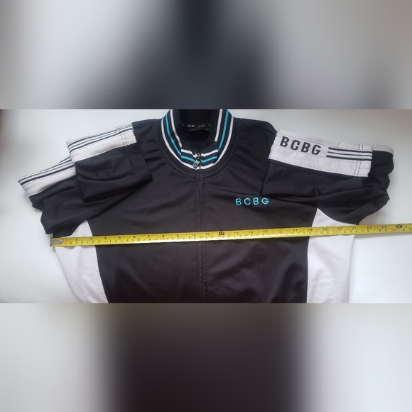 BCBG women's  black,white and blue color sport Jacket  size XL but run small - Picture 7 of 7